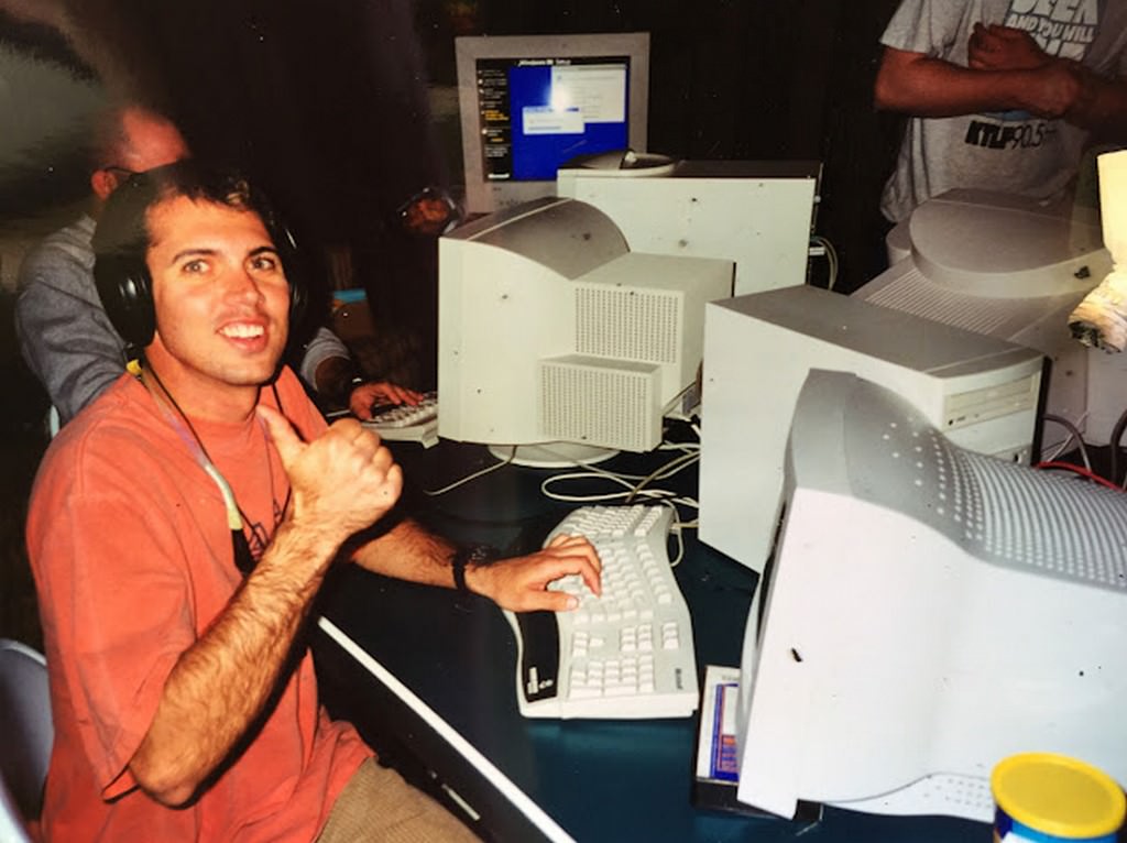 Wired Connections and Unforgettable Nights: Exploring the Peak of LAN Parties with Photos from the Late 1990s to Early 2000s