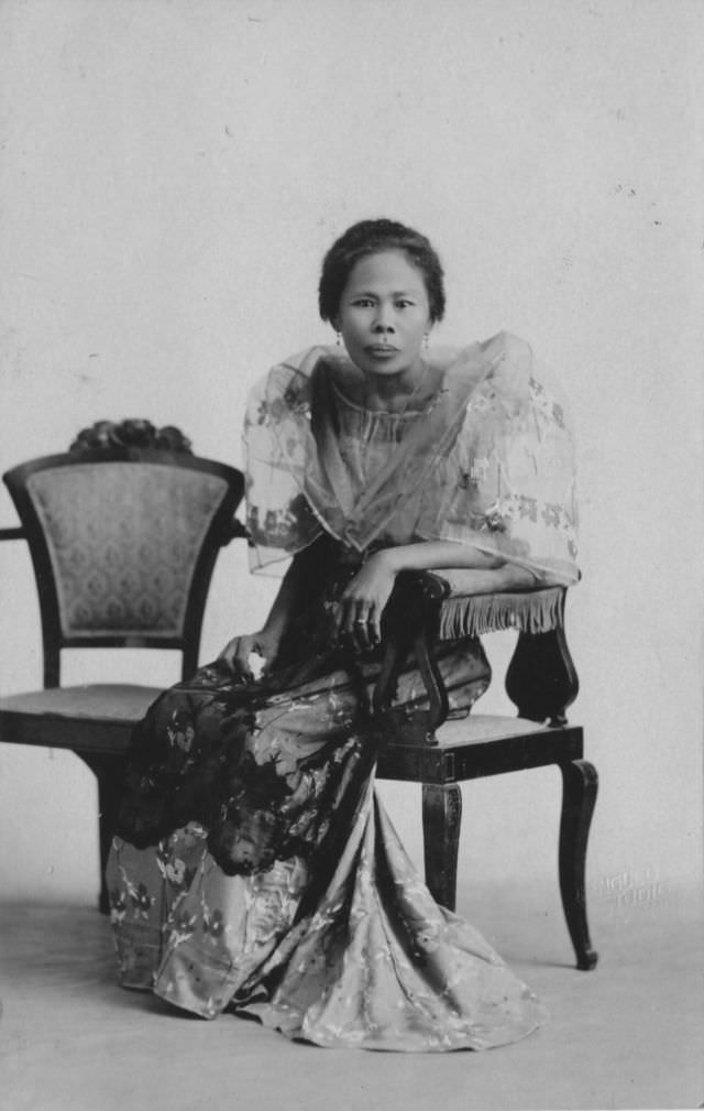 Stunning Vintage Portraits of Manila Ladies from the 1900s