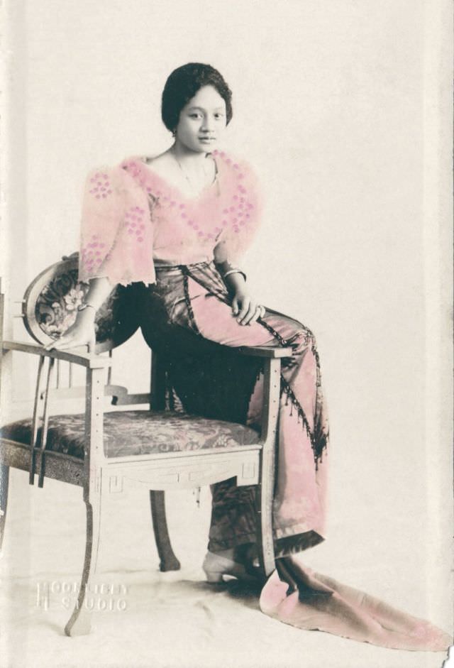 Stunning Vintage Portraits of Manila Ladies from the 1900s