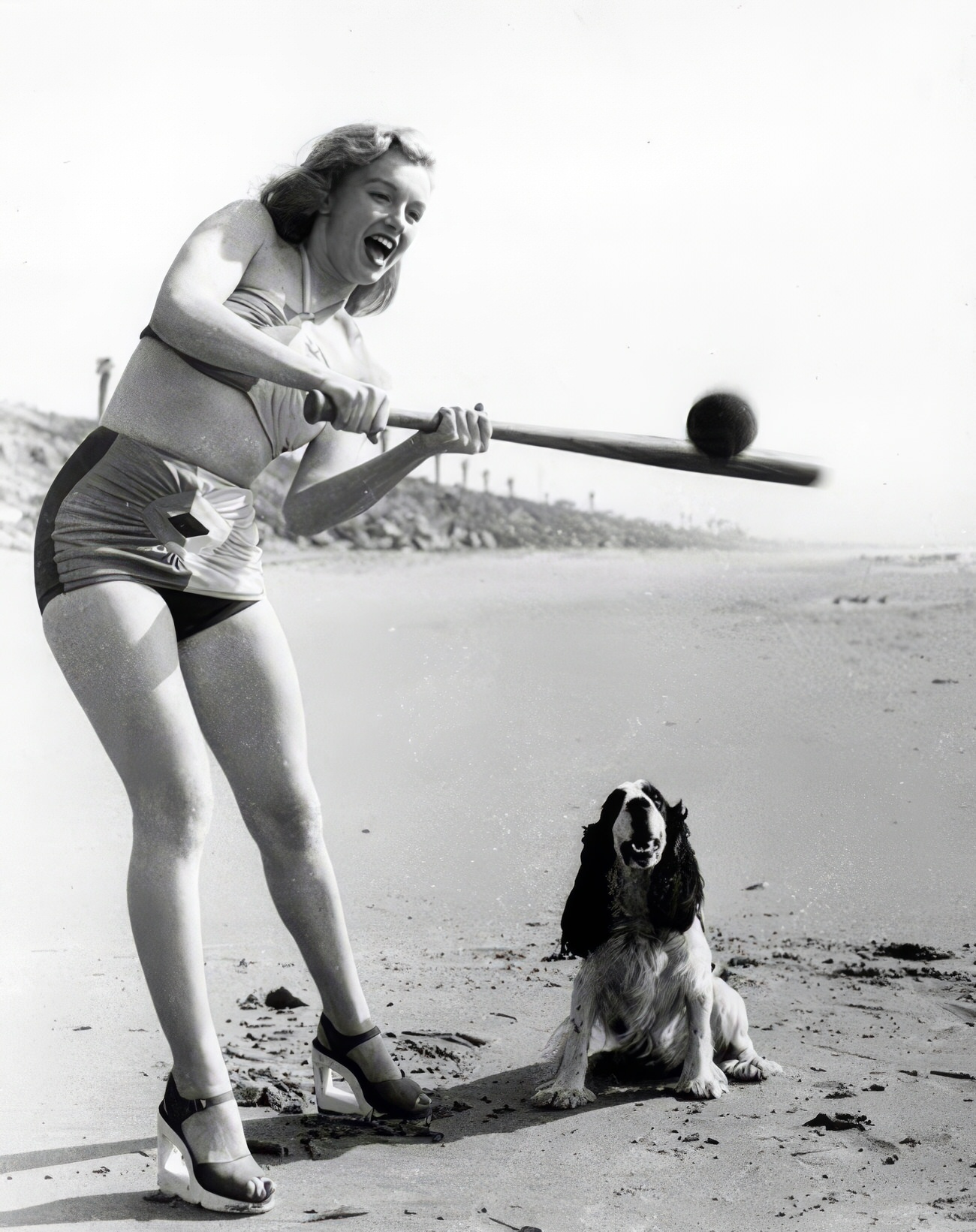 Adorable Vintage Photos of Marilyn Monroe with her Pet Dogs