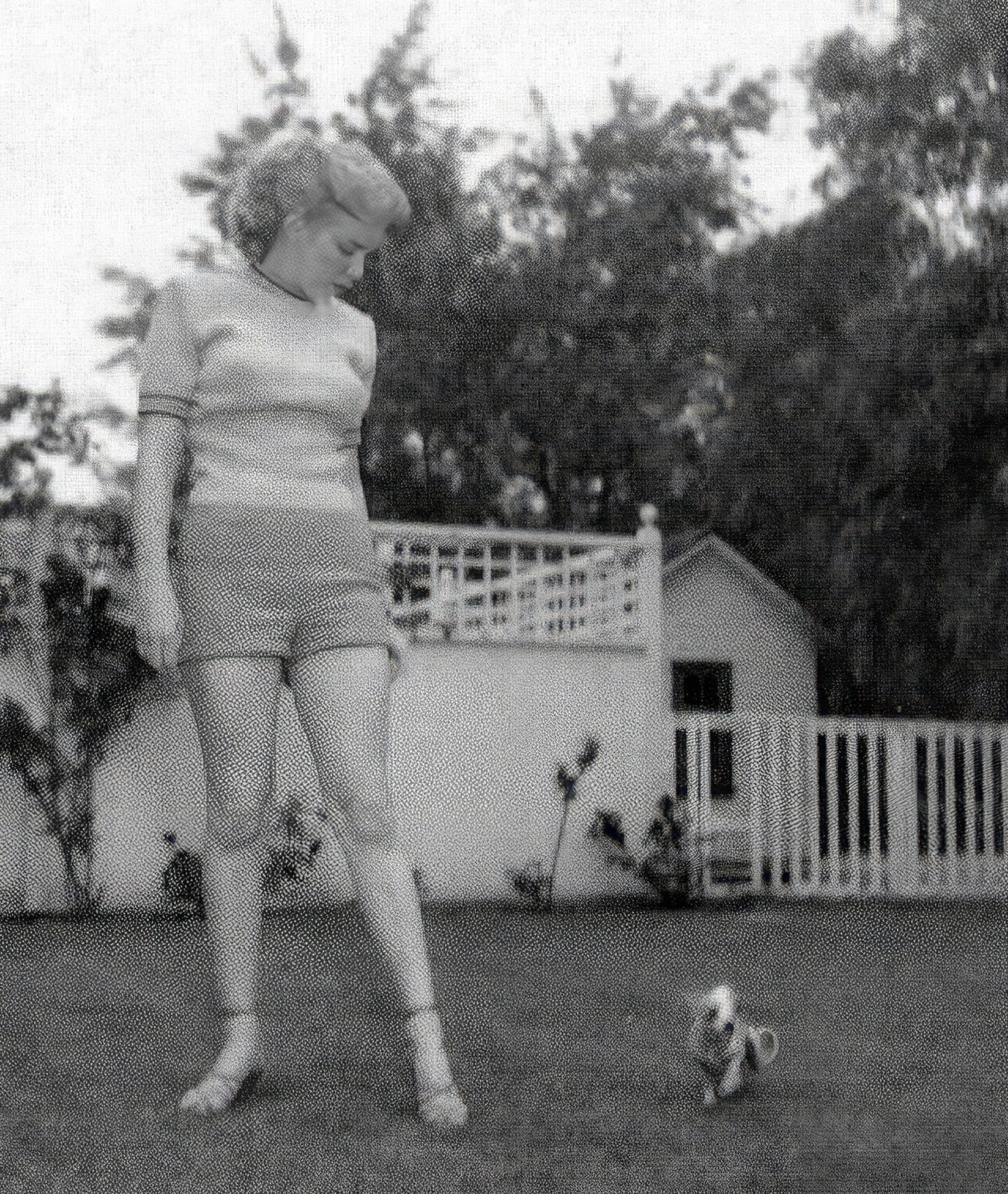 Adorable Vintage Photos of Marilyn Monroe with her Pet Dogs