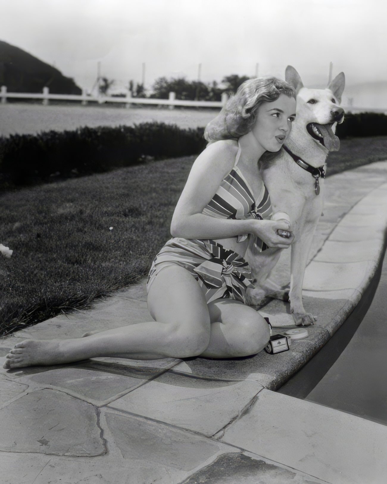 Adorable Vintage Photos of Marilyn Monroe with her Pet Dogs