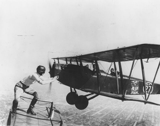 Gladys Ingle: The Daring Wing Walker Who Changed a Wheel in Mid-Air