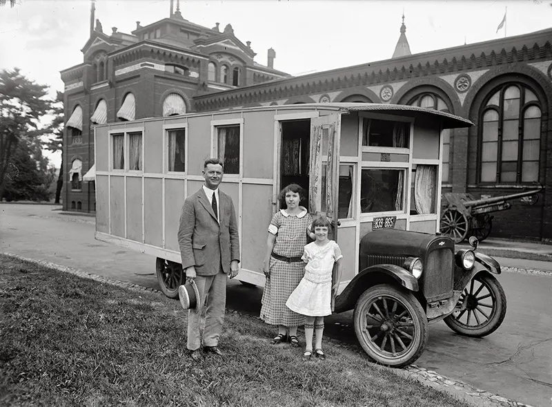 A Century of Mobile Living Explored Through Photos from the 1900s to the 1990s