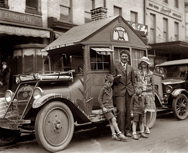 A Century of Mobile Living Explored Through Photos from the 1900s to the 1990s