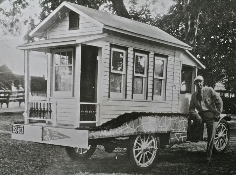 A Century of Mobile Living Explored Through Photos from the 1900s to the 1990s