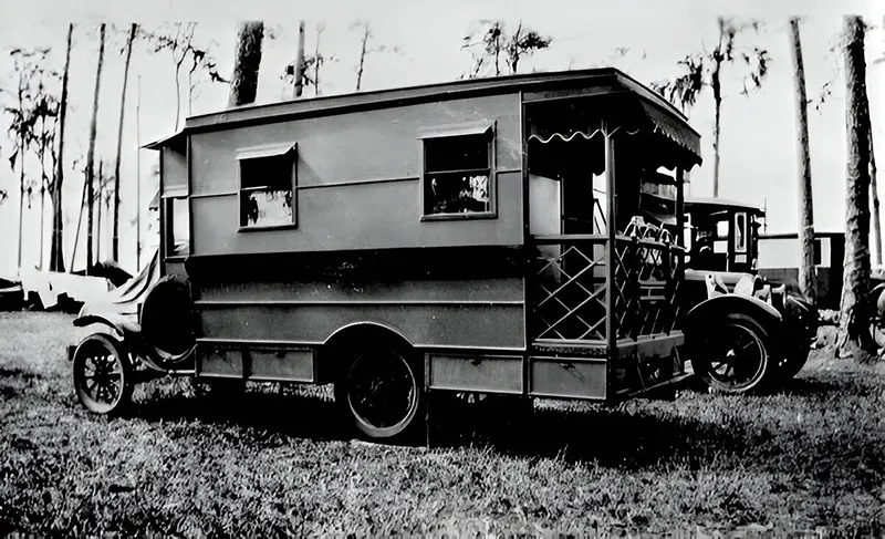 A Century of Mobile Living Explored Through Photos from the 1900s to the 1990s