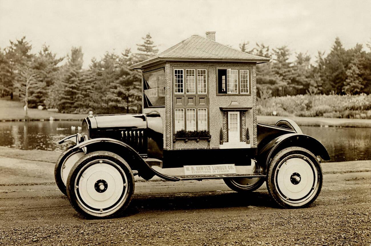 A Century of Mobile Living Explored Through Photos from the 1900s to the 1990s