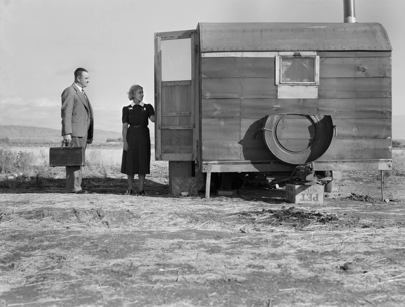 A Century of Mobile Living Explored Through Photos from the 1900s to the 1990s