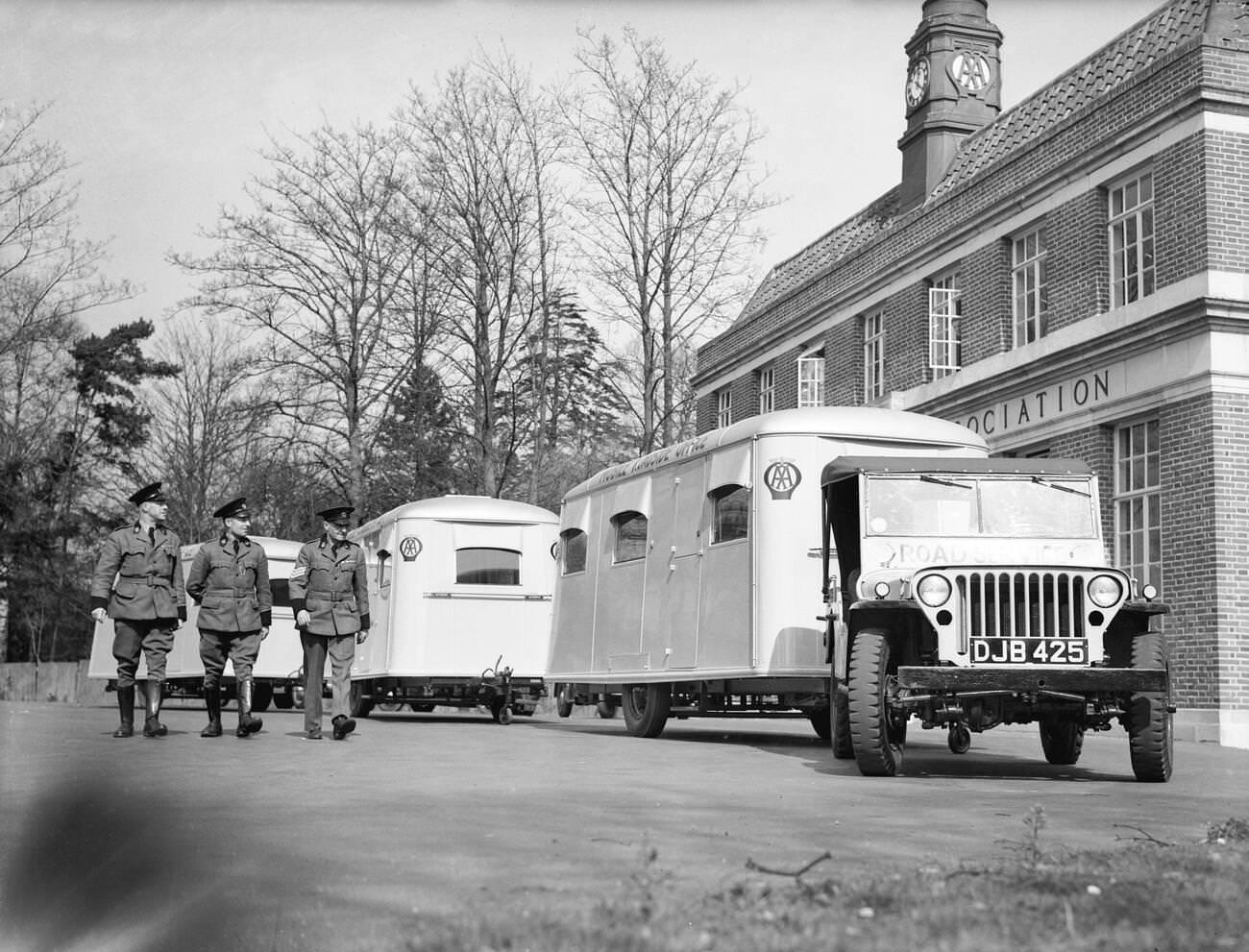 A Century of Mobile Living Explored Through Photos from the 1900s to the 1990s