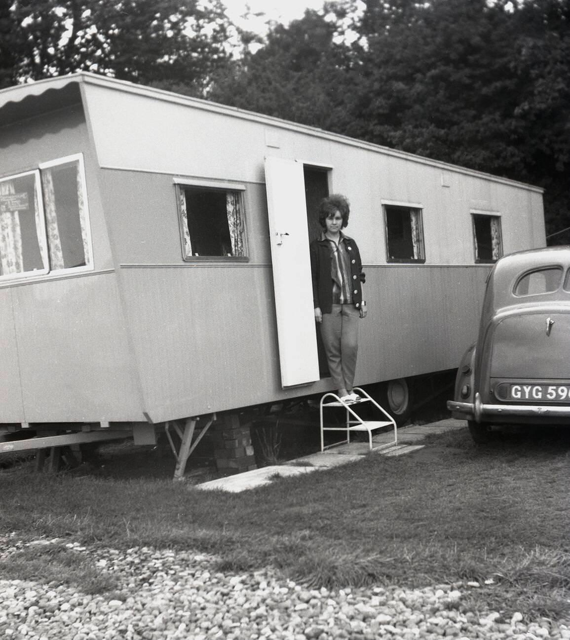 A Century of Mobile Living Explored Through Photos from the 1900s to the 1990s