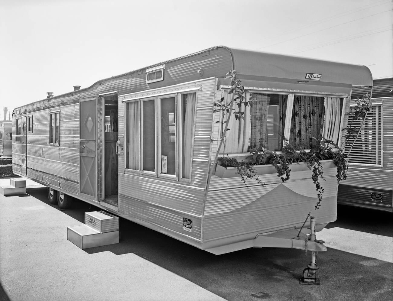 A Century of Mobile Living Explored Through Photos from the 1900s to the 1990s