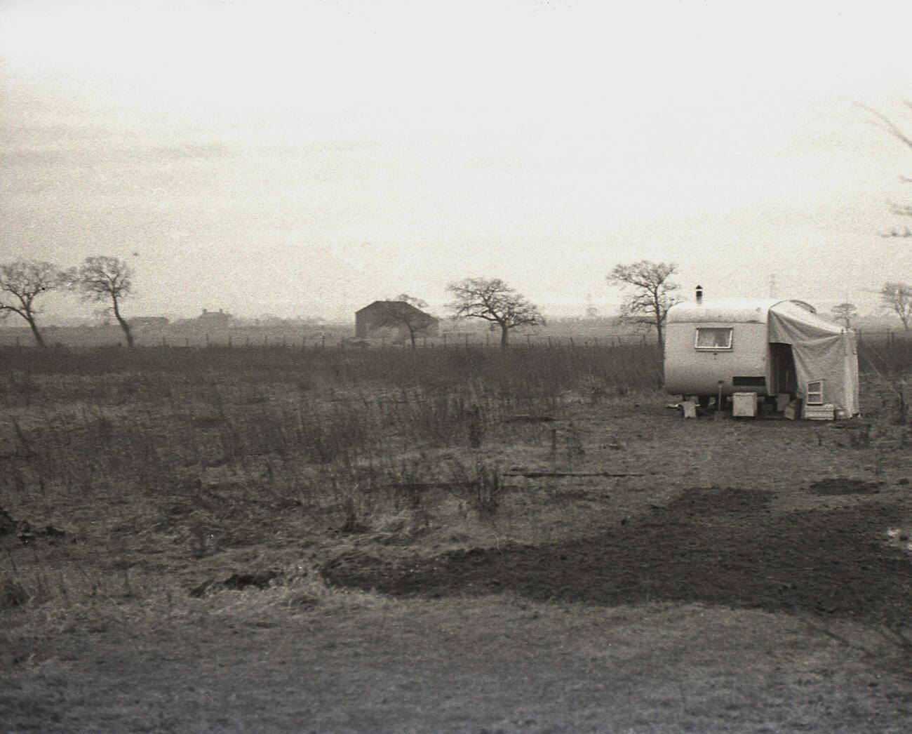 A Century of Mobile Living Explored Through Photos from the 1900s to the 1990s