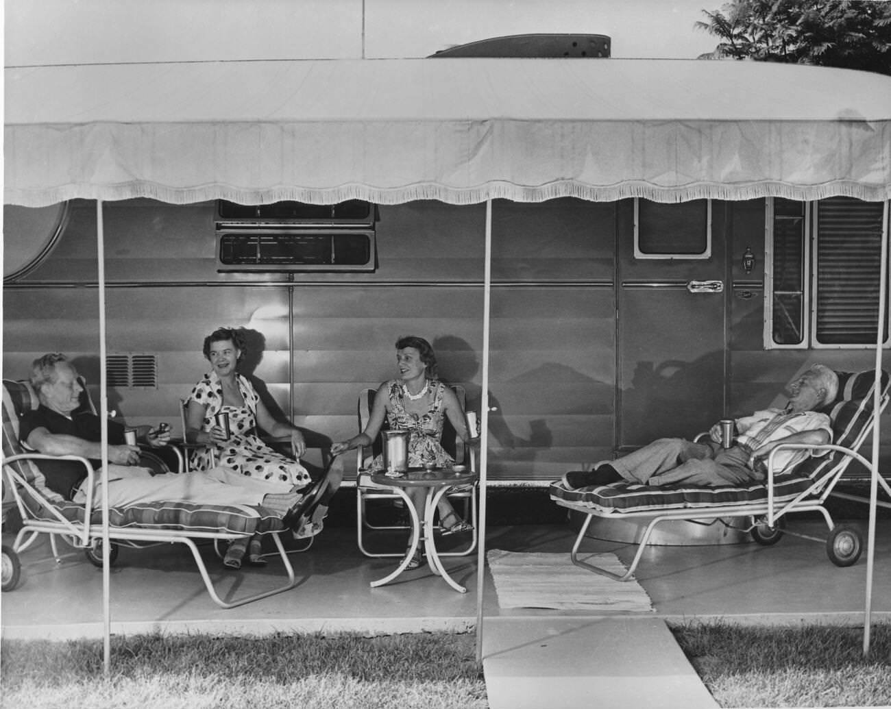 A Century of Mobile Living Explored Through Photos from the 1900s to the 1990s