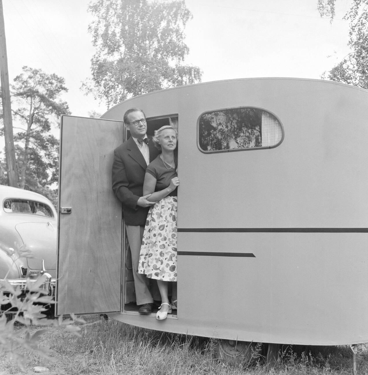 A Century of Mobile Living Explored Through Photos from the 1900s to the 1990s