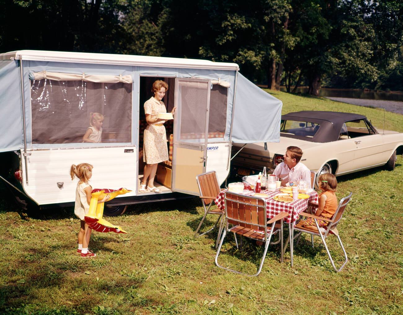 A Century of Mobile Living Explored Through Photos from the 1900s to the 1990s