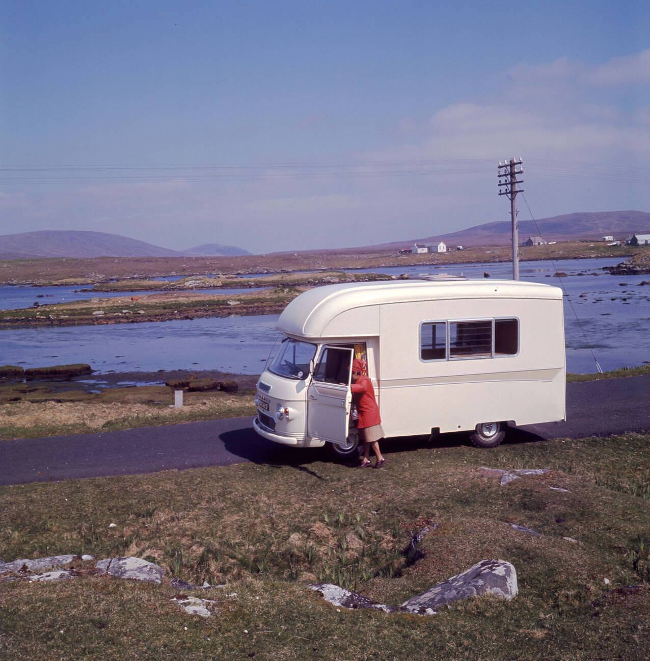 A Century of Mobile Living Explored Through Photos from the 1900s to the 1990s