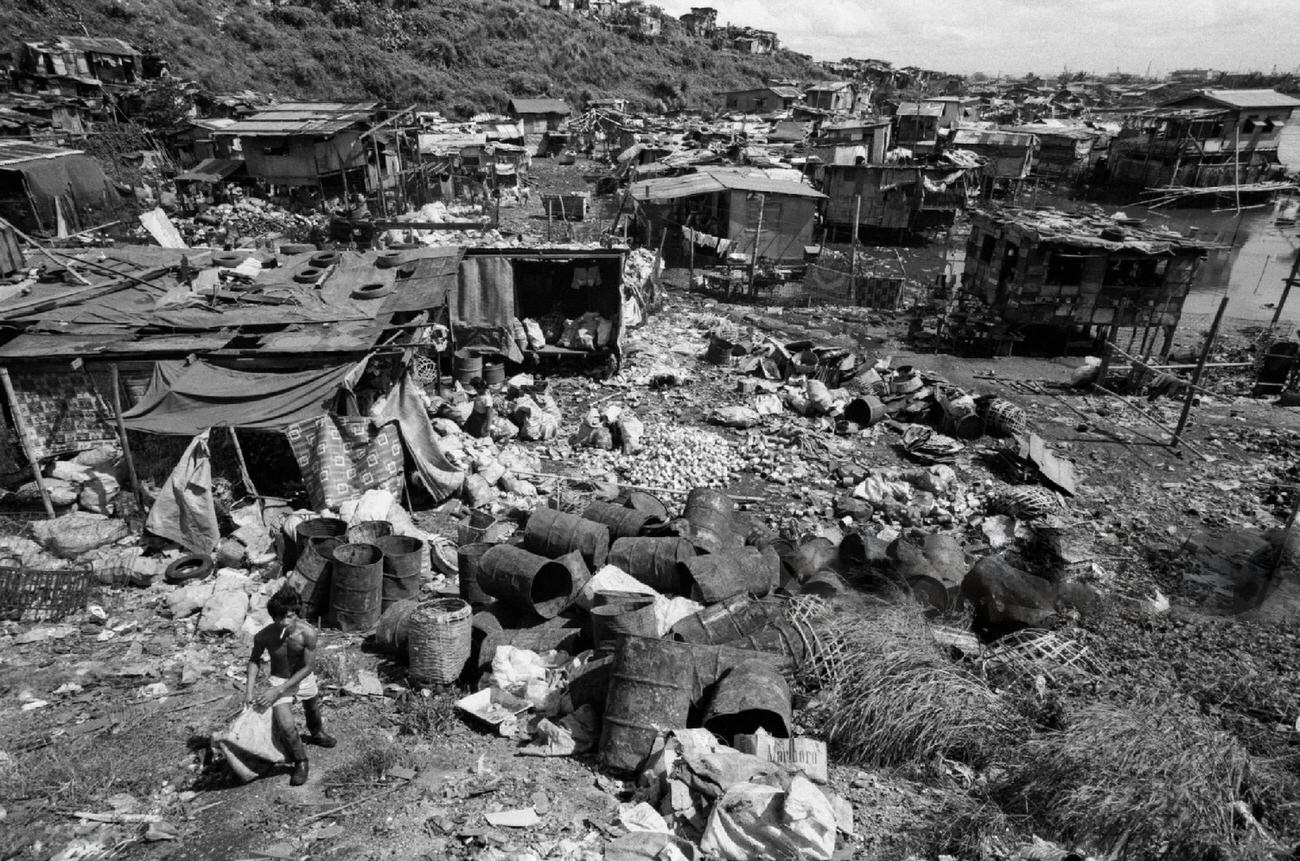 Residents of Tondo, Manila, search for food in the capital's largest open dump, November 1987.