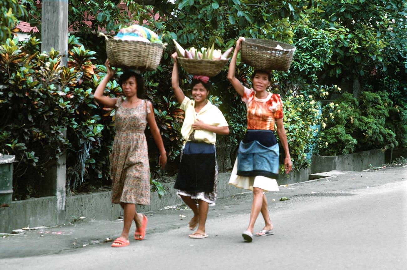 Women carrying baskets on their heads, 1981.