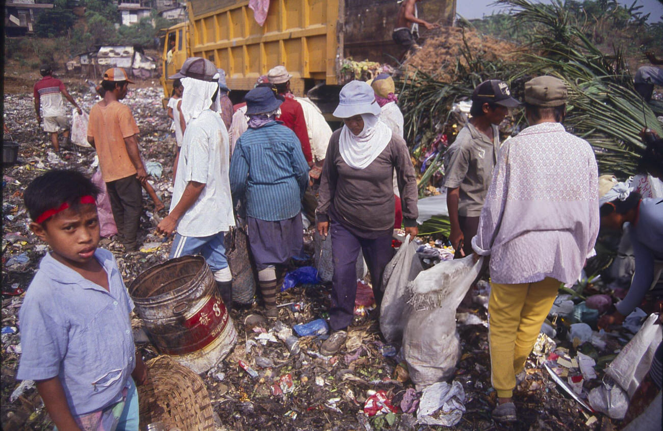 The Payatas Dumpsite, known as the "modern-day Smokey Mountain," in Manila, Philippines, July 1988.