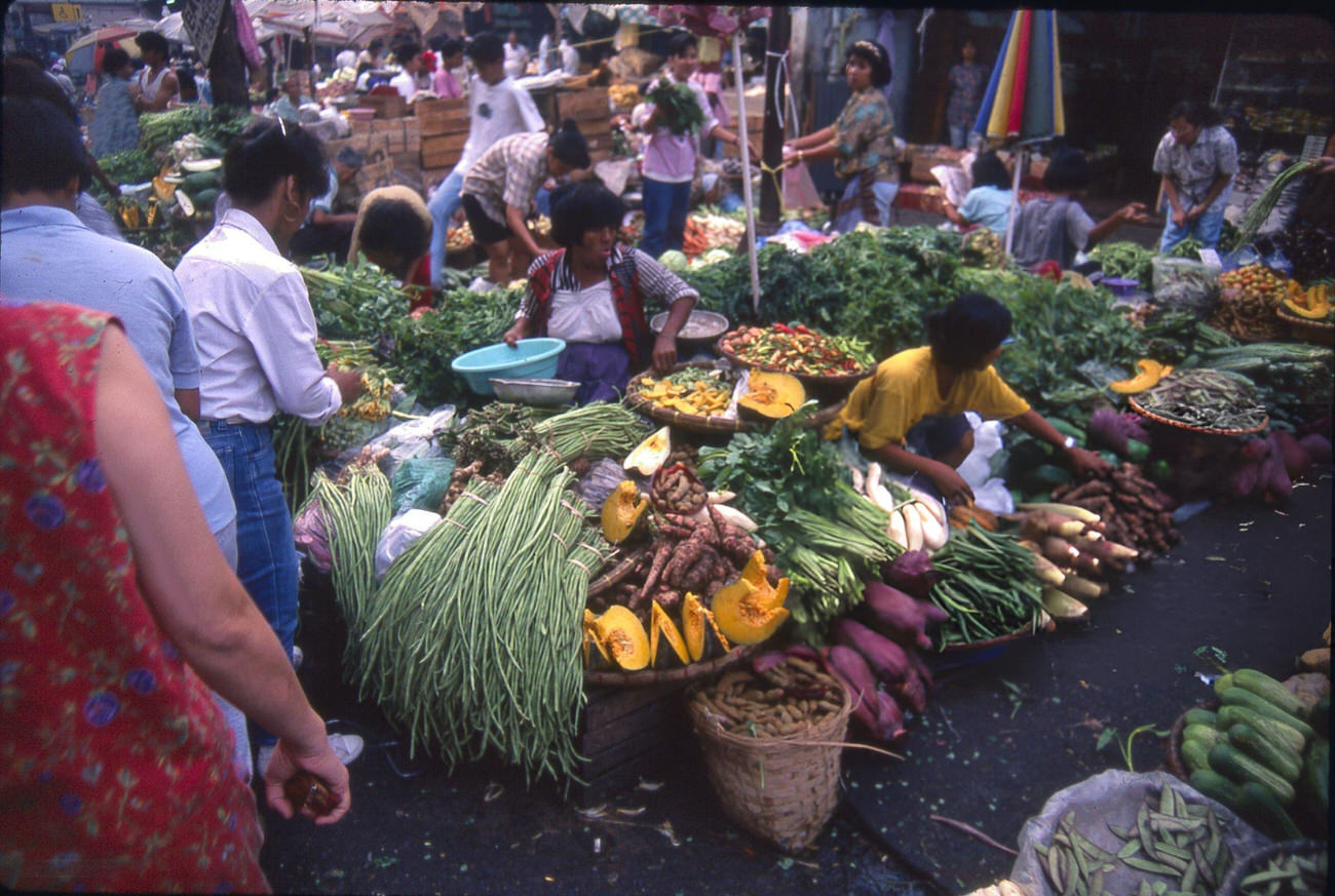 Marketplace bustling with activity in Manila, Philippines, 1988.