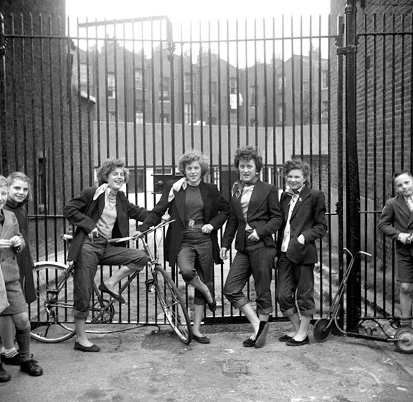 The Iconic Style of Teddy Boys and Girls in the 1950s through Fabulous Vintage Photos