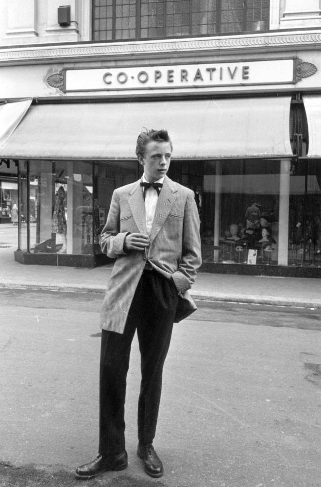 Picture Post, 29th May 1954. Frank Harvey pictured outside the Co-op in Tottenham, North London. Frank in later years ran a pet shop called “Alan’s Pet Supplies” at 75 Silver Street in nearby Edmonton. Apparently, when Frank ran the shop he had this photograph of him behind the counter.