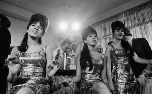 The Ronettes' Captivating 1964 London Visit Through Beautiful Photos