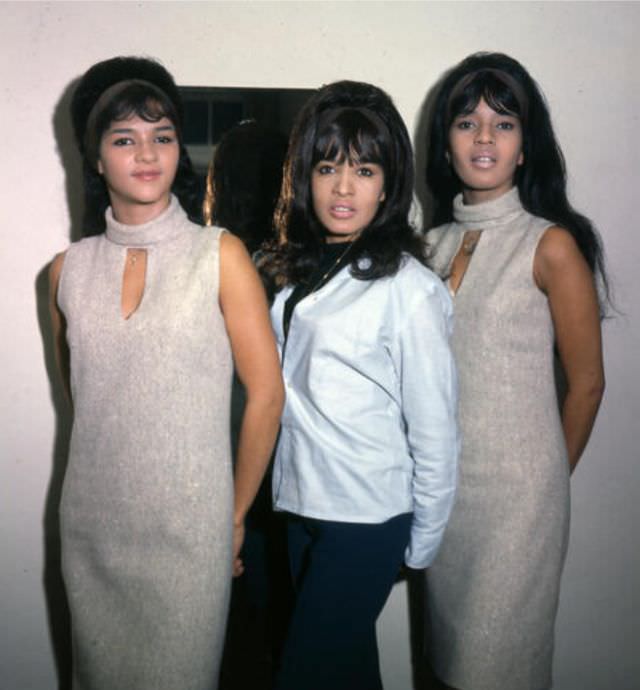 The Ronettes' Captivating 1964 London Visit Through Beautiful Photos