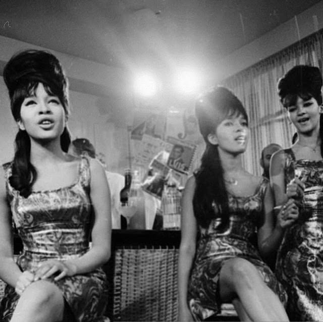 The Ronettes' Captivating 1964 London Visit Through Beautiful Photos