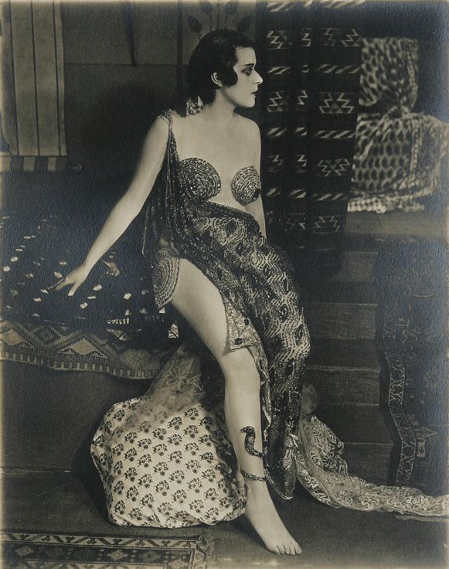 From Screen Siren to Queen of the Nile: Exploring Theda Bara's Role in the 1917 Cleopatra Through Vintage Photos