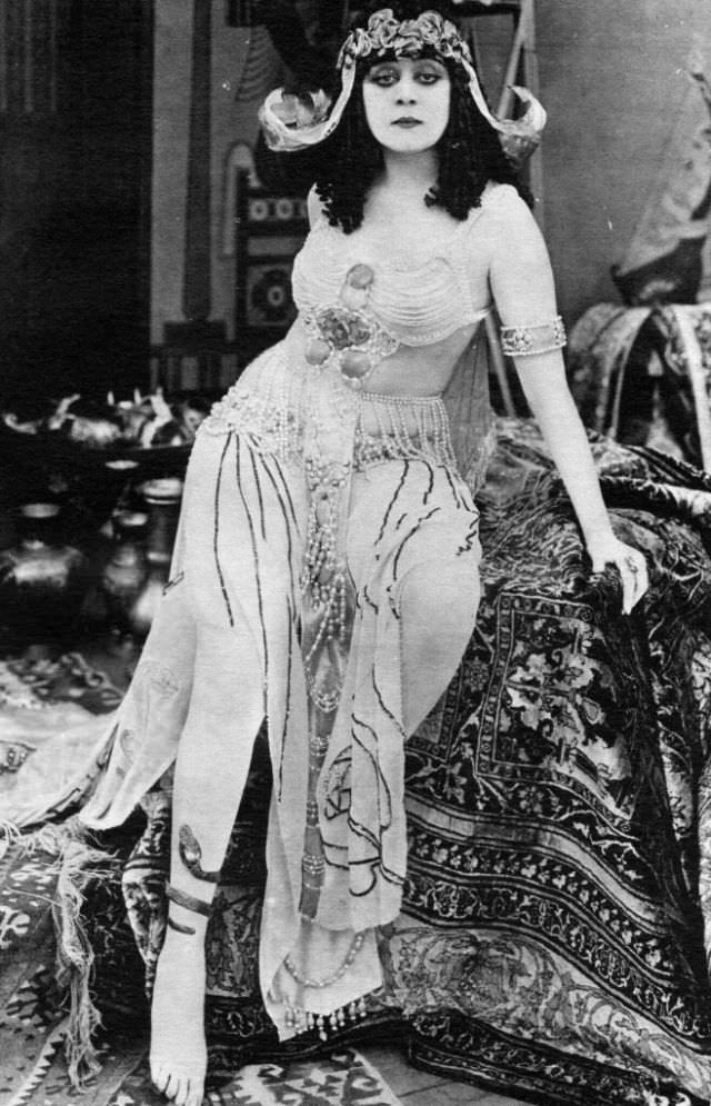 From Screen Siren to Queen of the Nile: Exploring Theda Bara's Role in the 1917 Cleopatra Through Vintage Photos