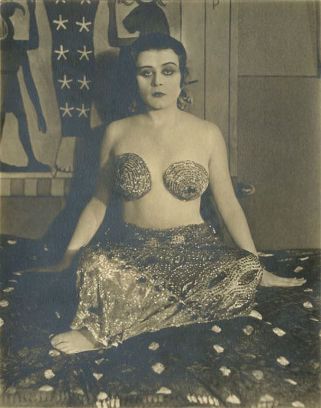 From Screen Siren to Queen of the Nile: Exploring Theda Bara's Role in the 1917 Cleopatra Through Vintage Photos