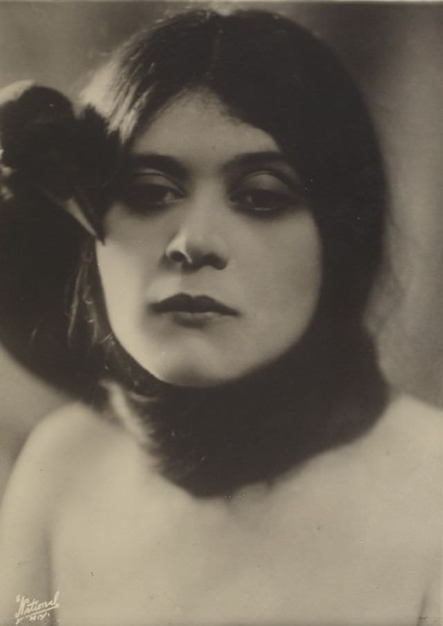 From Screen Siren to Queen of the Nile: Exploring Theda Bara's Role in the 1917 Cleopatra Through Vintage Photos