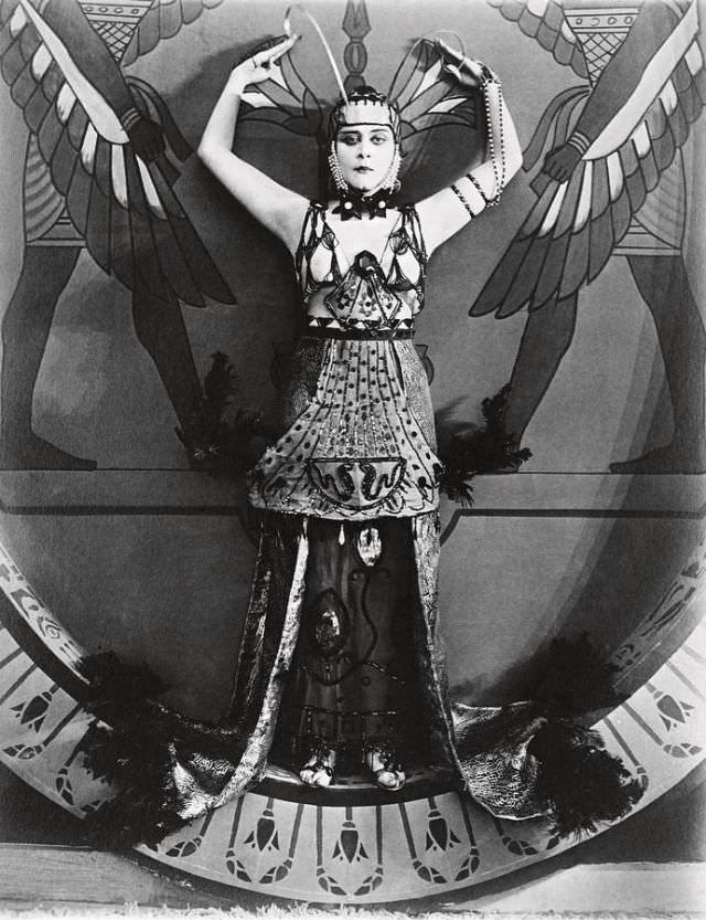 From Screen Siren to Queen of the Nile: Exploring Theda Bara's Role in the 1917 Cleopatra Through Vintage Photos