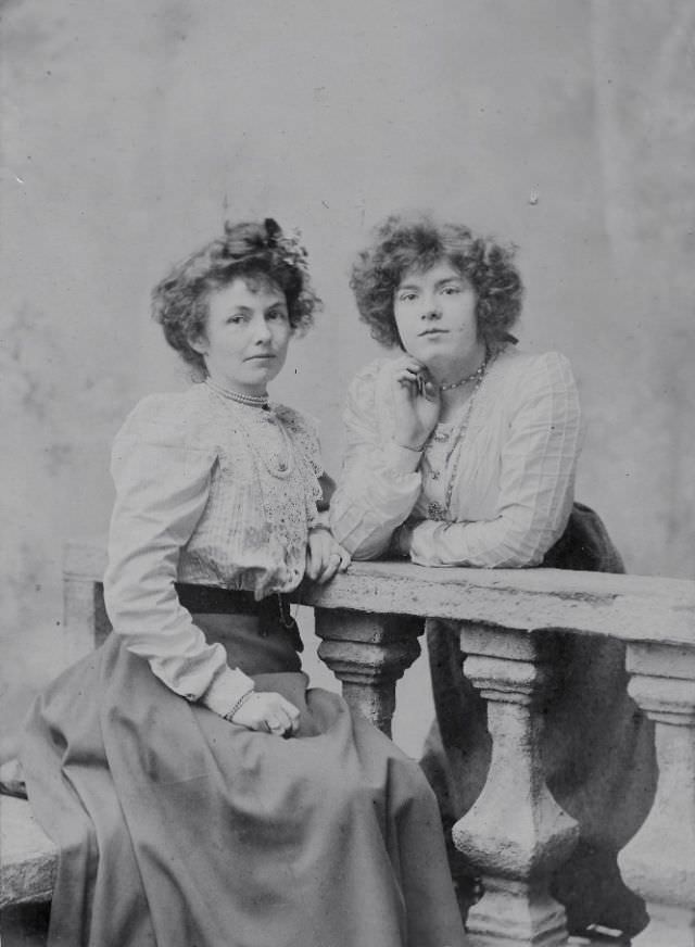 30 Vintage Portraits of Victorian Sisters Capturing the Essence of the Era