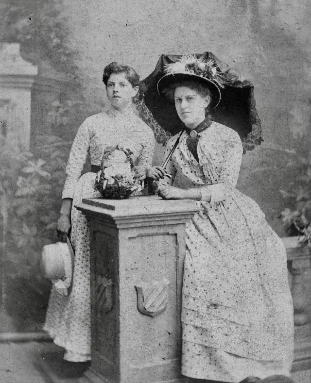 30 Vintage Portraits of Victorian Sisters Capturing the Essence of the Era