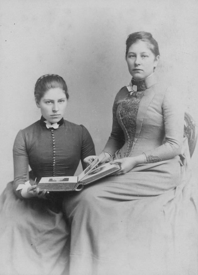 30 Vintage Portraits of Victorian Sisters Capturing the Essence of the Era