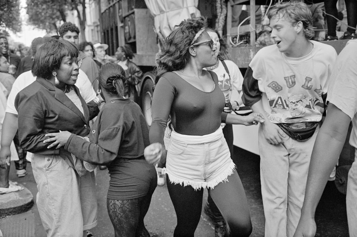 Stunning Photos of the 1992 Notting Hill Carnival that show the Celebration of Caribbean Culture