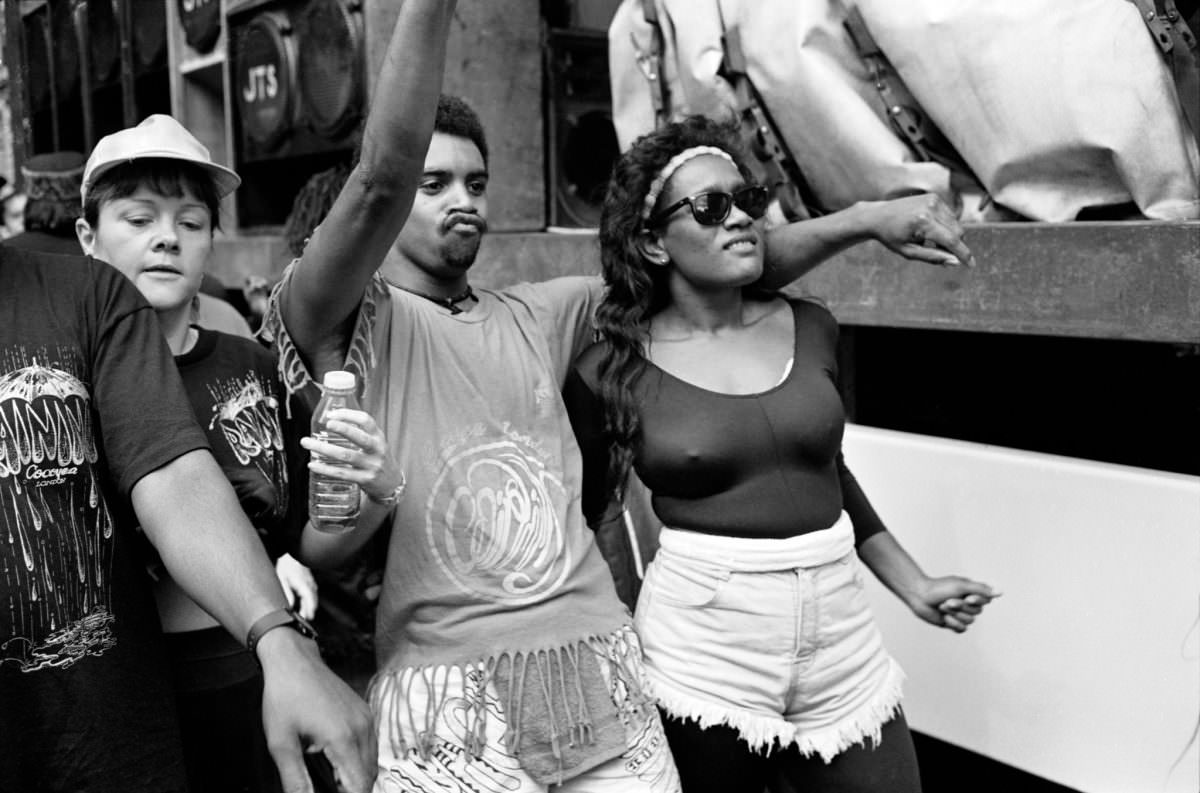 Stunning Photos of the 1992 Notting Hill Carnival that show the Celebration of Caribbean Culture