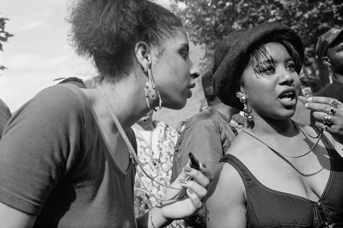 Stunning Photos of the 1992 Notting Hill Carnival that show the Celebration of Caribbean Culture