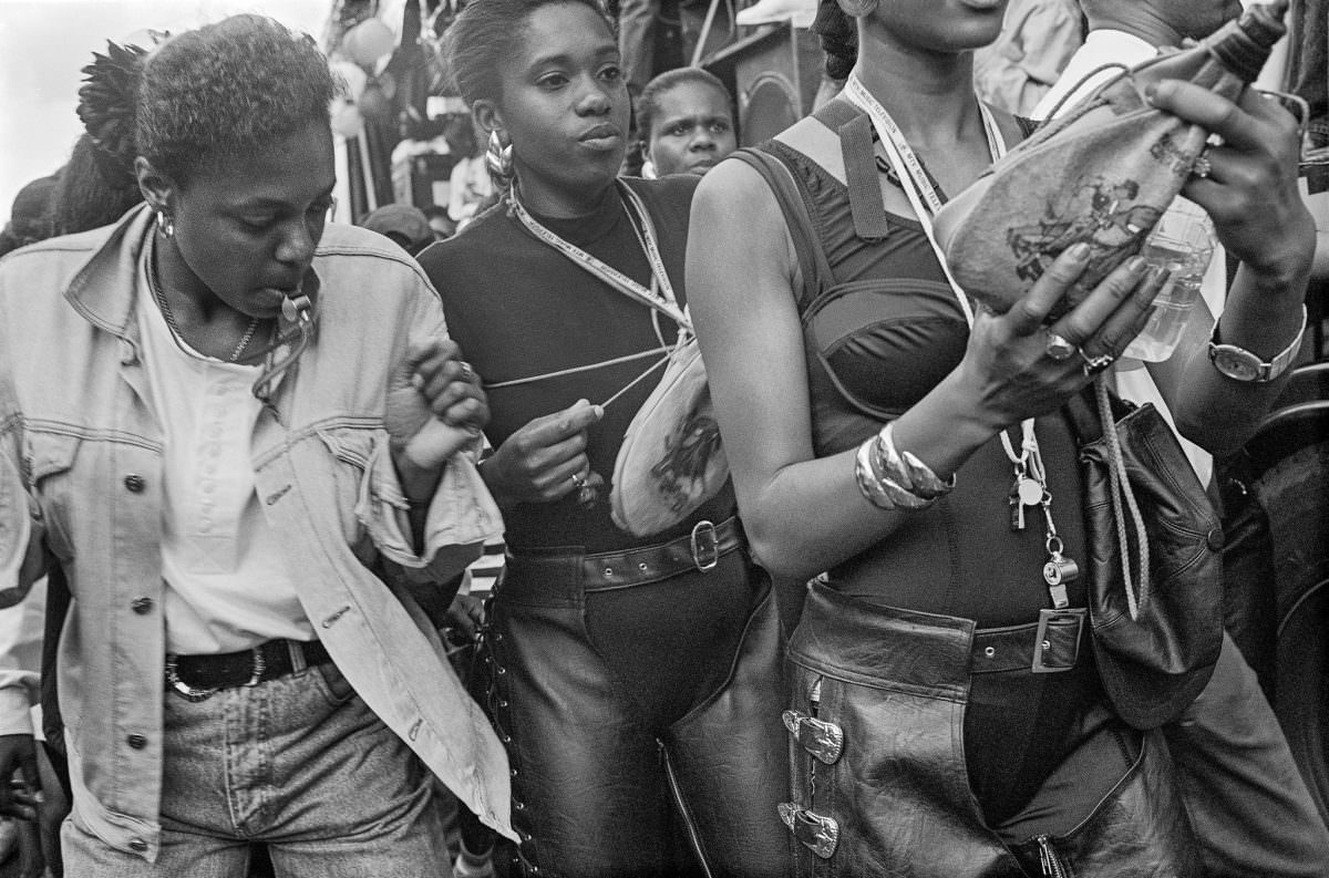 Stunning Photos of the 1992 Notting Hill Carnival that show the Celebration of Caribbean Culture