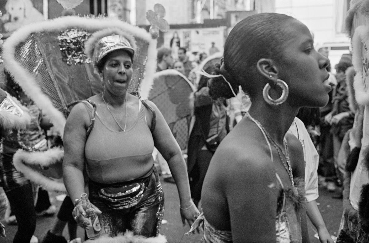 Stunning Photos of the 1992 Notting Hill Carnival that show the Celebration of Caribbean Culture