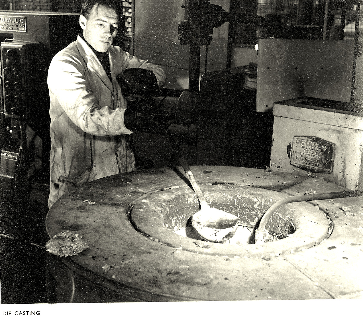 Vintage Photos Show Inside the British Olivetti Factory in Glasgow 1957