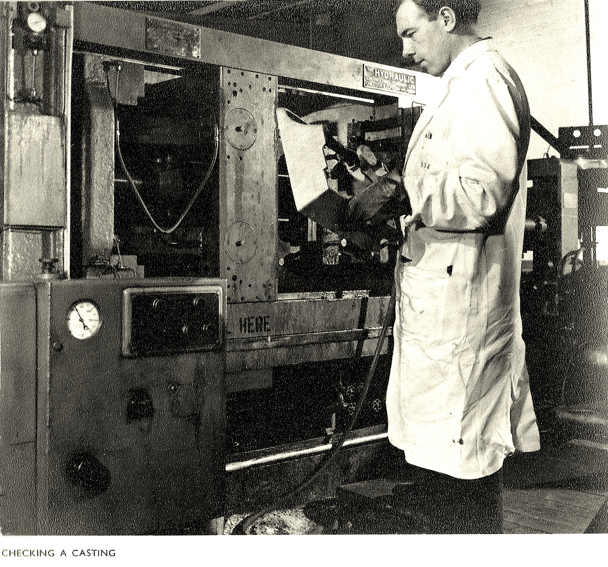 Vintage Photos Show Inside the British Olivetti Factory in Glasgow 1957