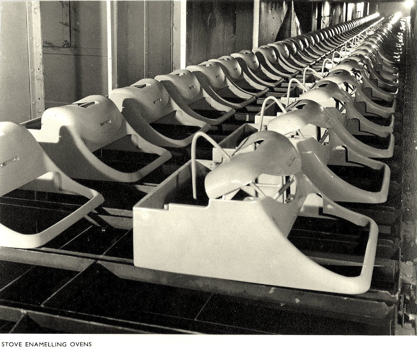 Vintage Photos Show Inside the British Olivetti Factory in Glasgow 1957