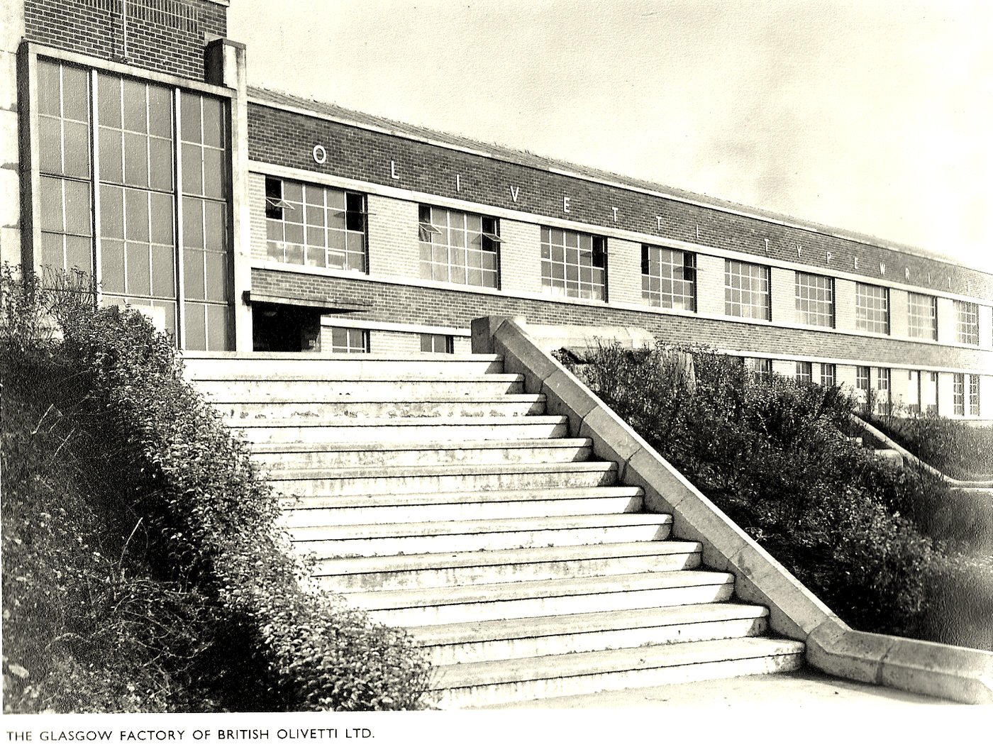 Vintage Photos Show Inside the British Olivetti Factory in Glasgow 1957