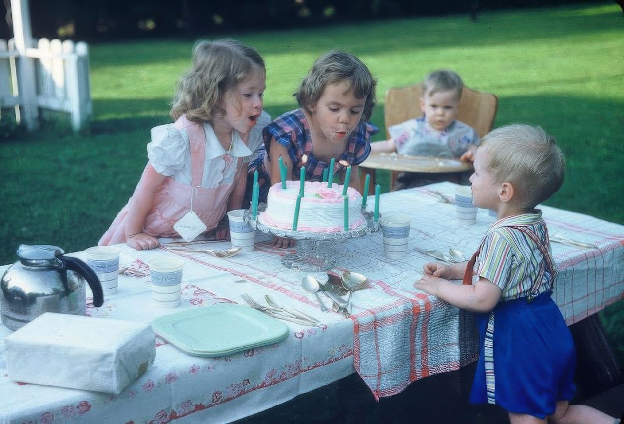 Adorable Vintage Photos of Children at their Birthday Parties in the 1950s