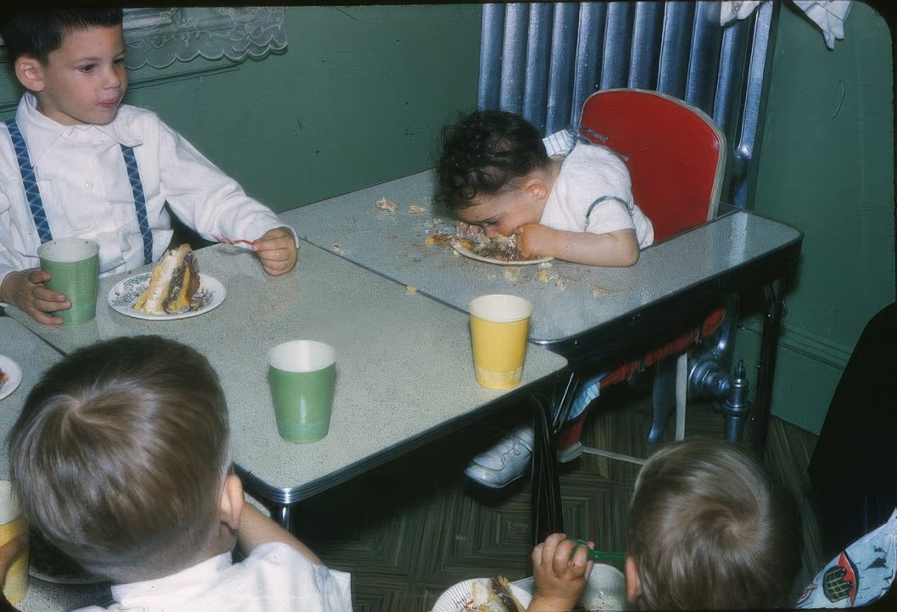 Adorable Vintage Photos of Children at their Birthday Parties in the 1950s