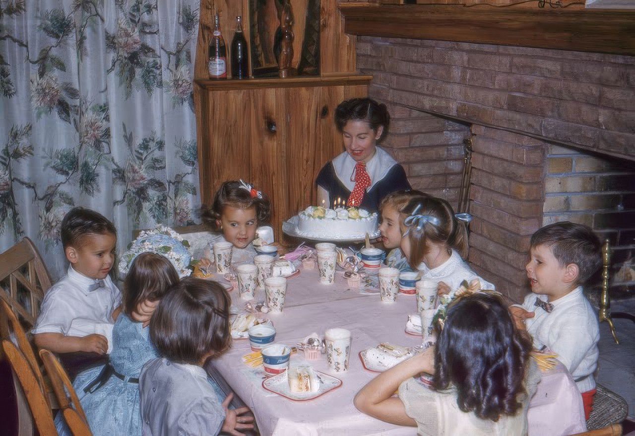 Adorable Vintage Photos of Children at their Birthday Parties in the 1950s